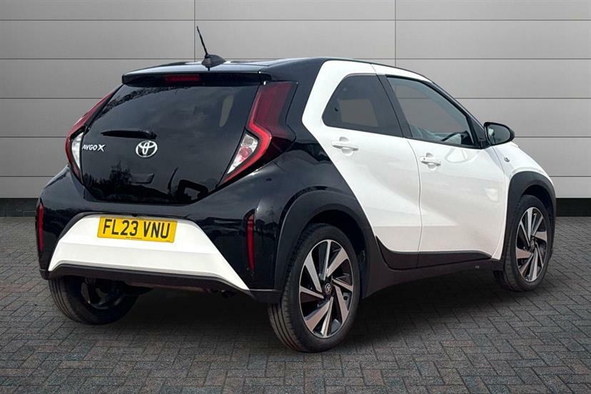 Toyota Aygo X 1.0 Vvt-i Edge FL23VNU Black #2