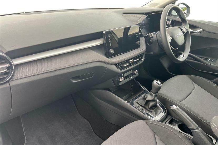 Skoda Fabia 1.0 Tsi Se Edition GL25KBE White #2
