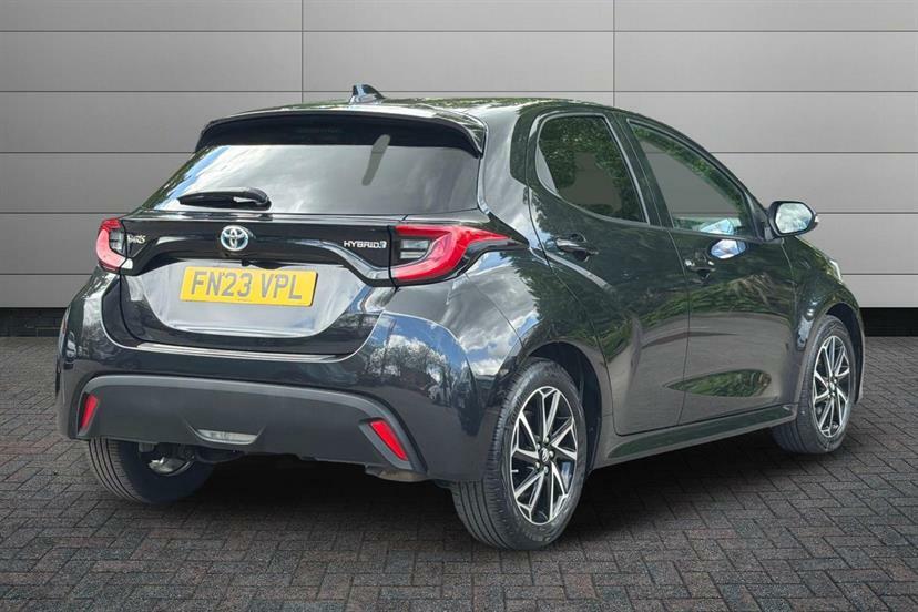 Toyota Yaris 1.5 Hybrid Design Cvt FN23VPL Black #2