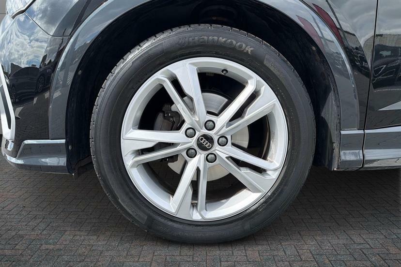 Audi Q3 35 Tfsi S Line S Tronic Comfortsound Pack EK23FRR Black #5