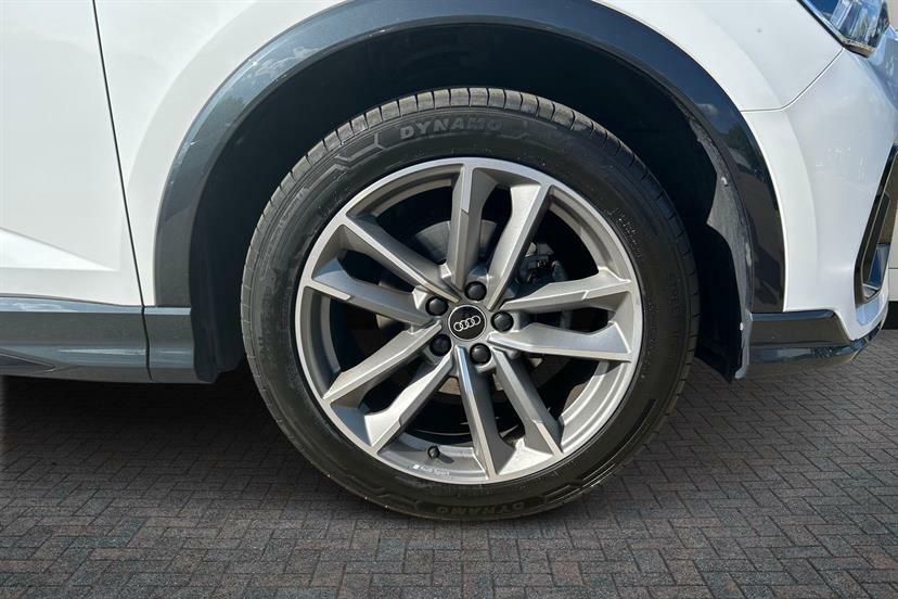 Audi Q3 35 Tfsi Black Edition S Tronic MM72XAA White #5