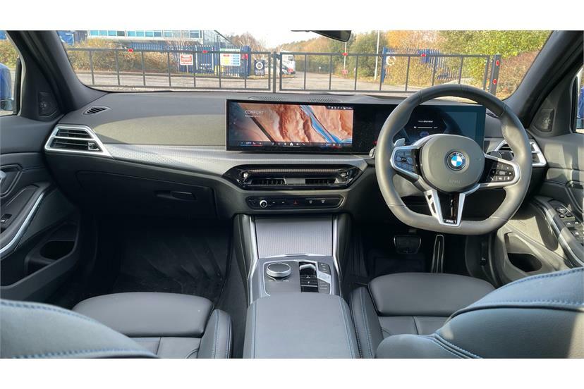 BMW 3 Series 320I M Sport Step AO75NLV Blue #4
