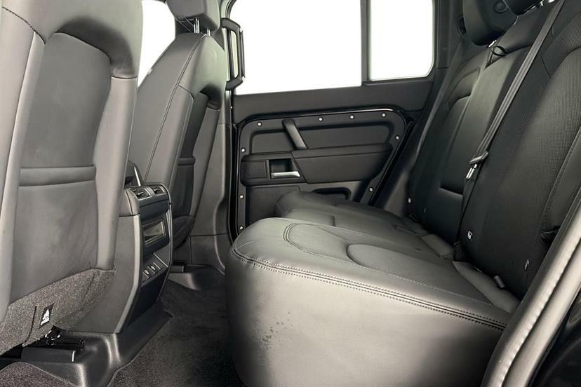 Land Rover Defender 110 3.0 D250 X-dynamic Se 110 EY74OKE Black #4