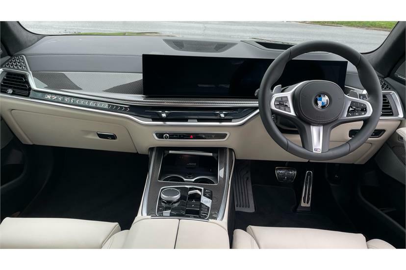 BMW X7 Xdrive40d Mht M Sport Step AY26FLH Black #4