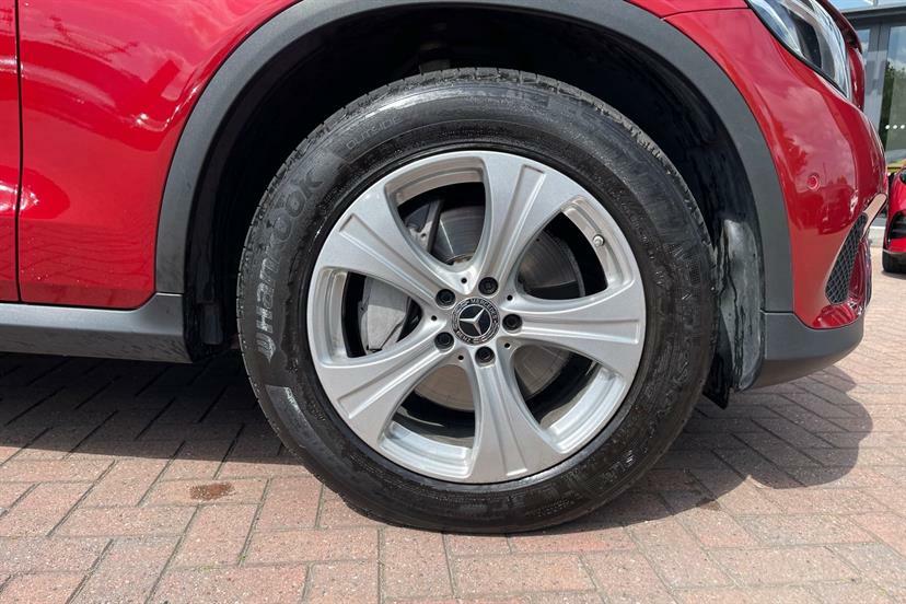 Mercedes-Benz GLC Class 220D 4Matic Sport 9G-tronic Red #4