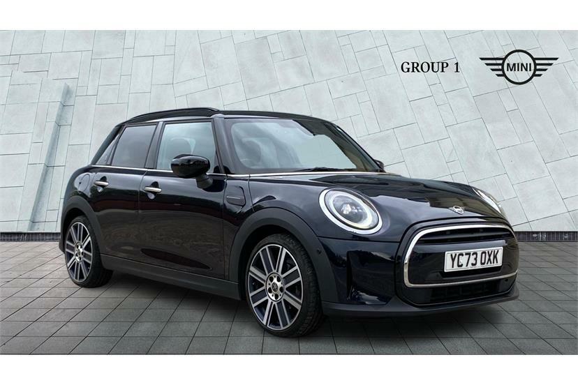 Mini Hatch 1.5 Cooper Exclusive Comfortnav Pack Black