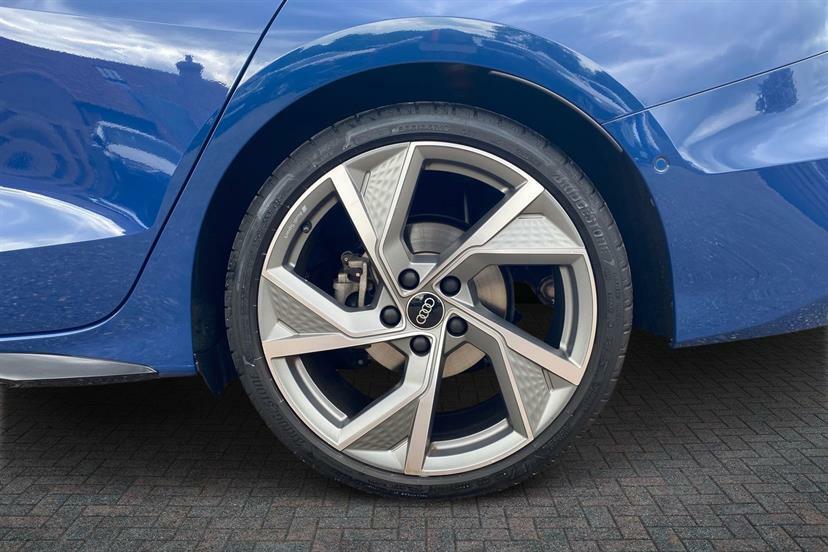 Audi A3 35 Tfsi Black Edition S Tronic LR25EEY Blue #5