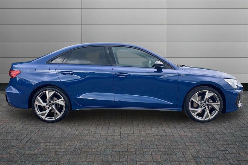 Audi A3 35 Tfsi Black Edition S Tronic LR25EEY Blue #4
