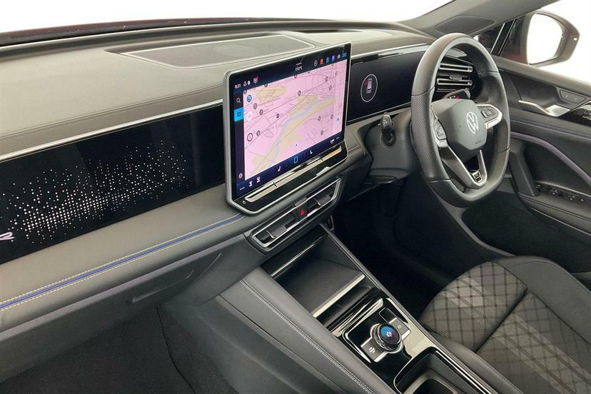 Volkswagen Tiguan 1.5 Etsi 150 R-line Launch Edition Dsg WF24ZTV Red #2