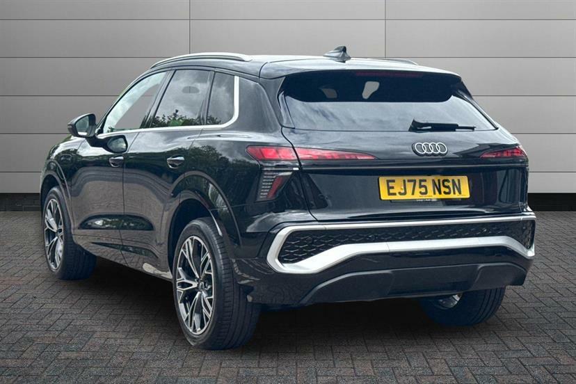 Audi Q3 1.5 E-hybrid S Line S Tronic EJ75NSN Black #3