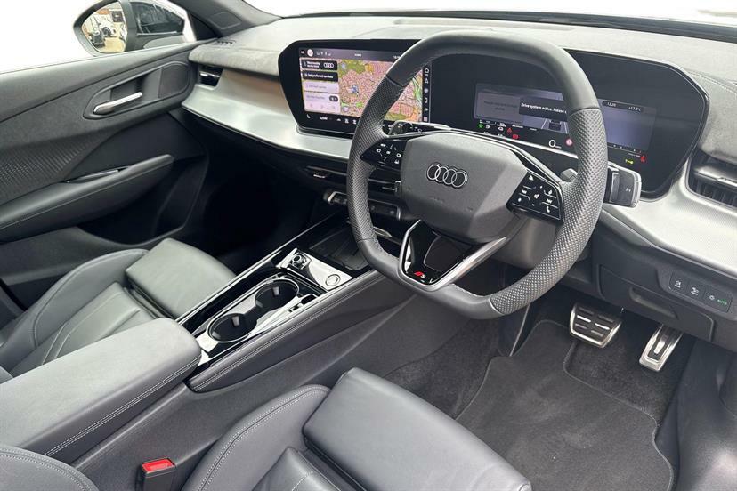 Audi Q3 1.5 E-hybrid S Line S Tronic EJ75NSN Black #6