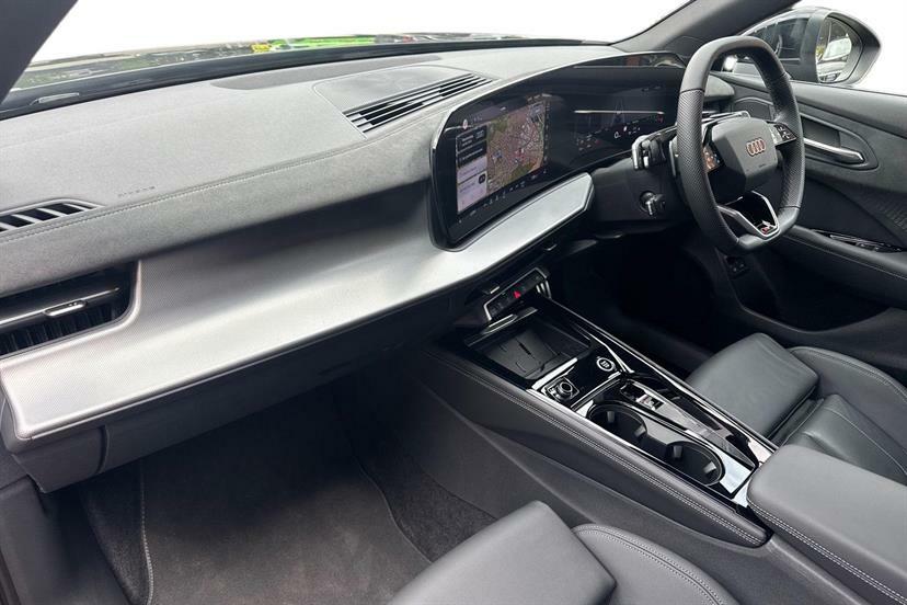 Audi Q3 1.5 E-hybrid S Line S Tronic EJ75NSN Black #2