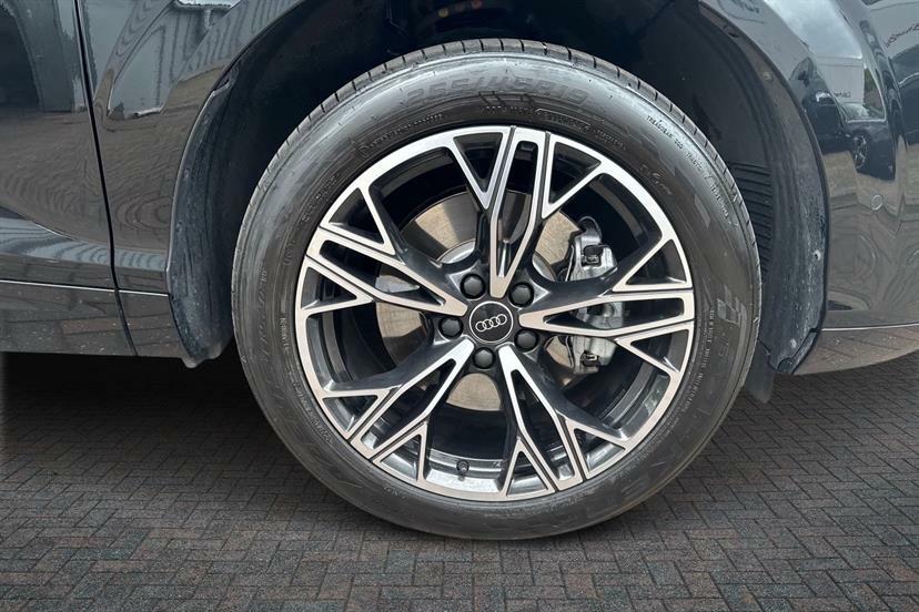 Audi Q3 1.5 E-hybrid S Line S Tronic EJ75NSN Black #5
