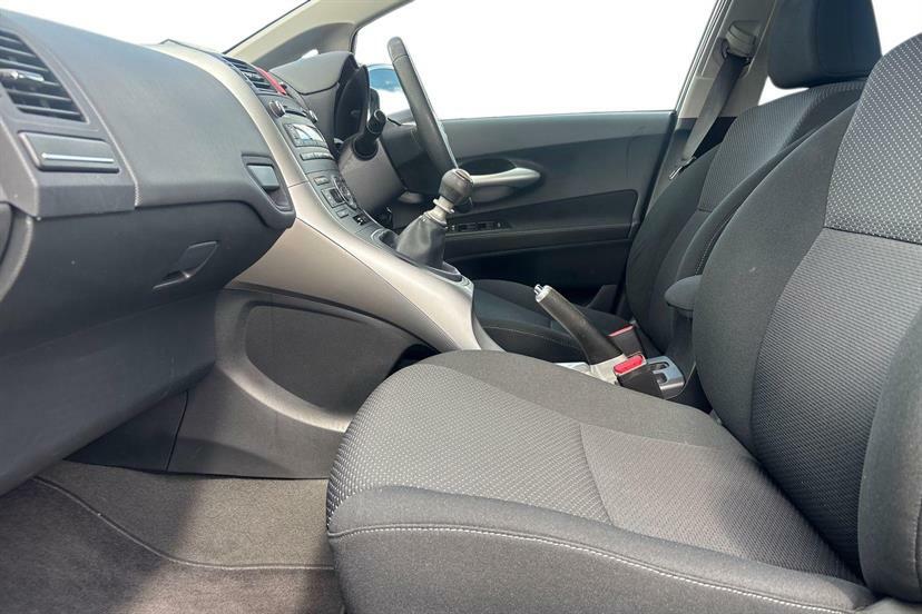 Toyota Auris 1.33 Dual Vvti Tr RK12SFU Black #2