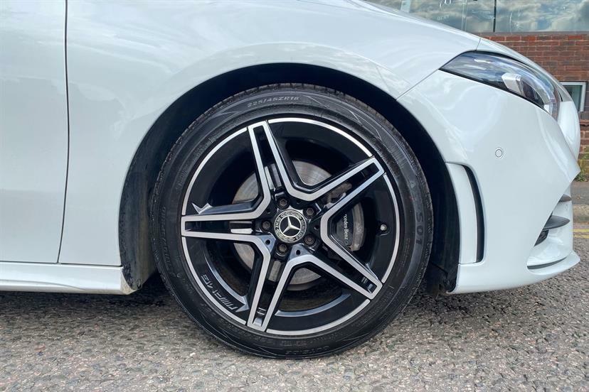 Mercedes-Benz A Class A180d 2.0 Amg Line Executive KN23YGM White #4