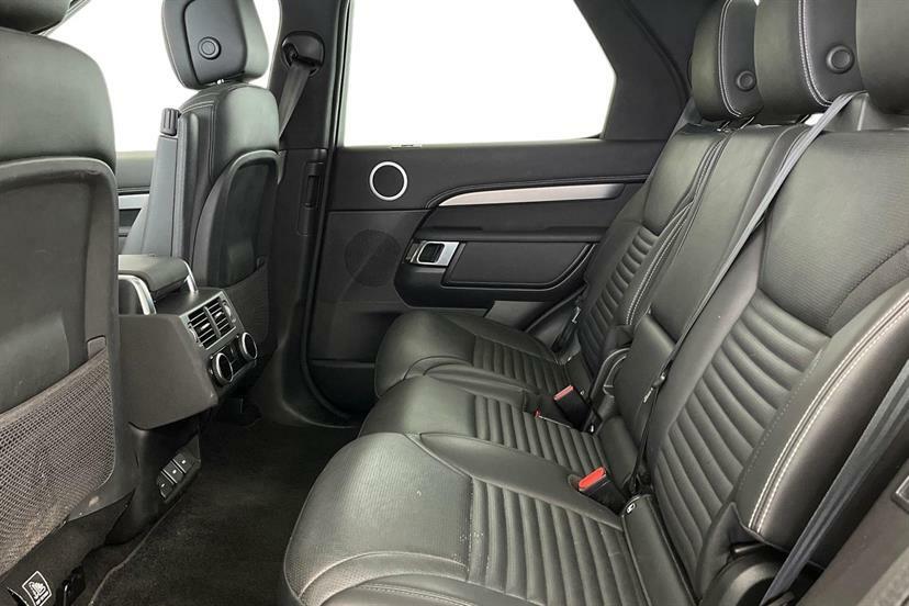 Land Rover Discovery 3.0 D300 R-dynamic Se LV23WSK Black #4