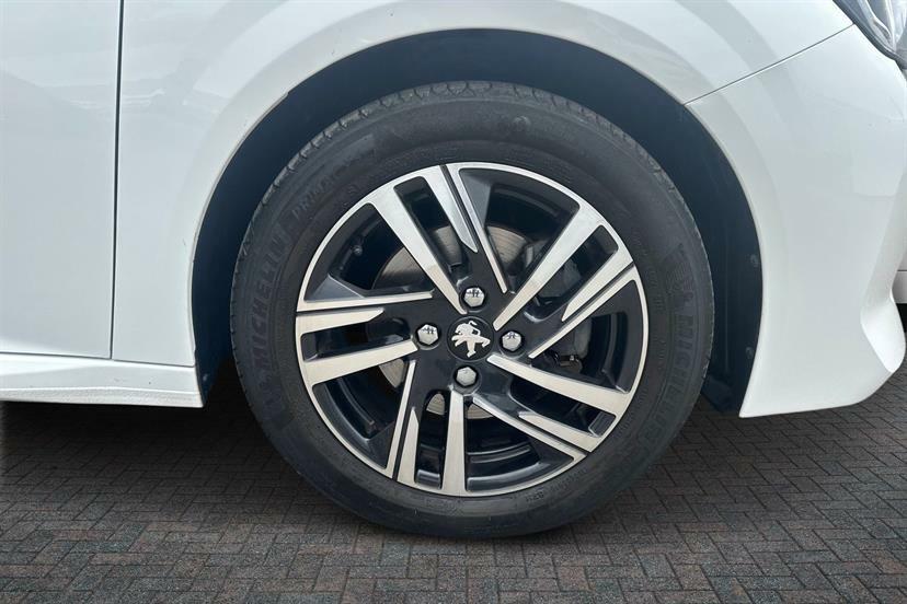 Peugeot 208 1.2 Puretech 100 Allure Premium CV21FHK White #5