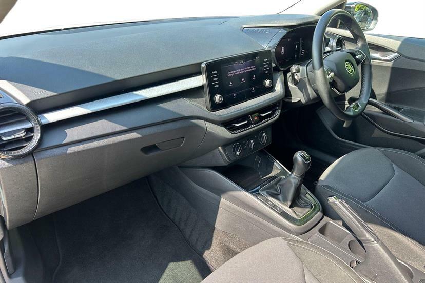 Skoda Fabia 1.0 Tsi 110 Colour Edition SA72XNN White #2