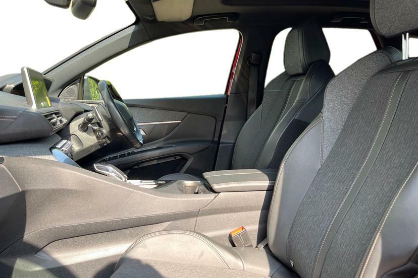 Peugeot 3008 1.6 Puretech 180 Gt Line Premium Eat8 Red #2