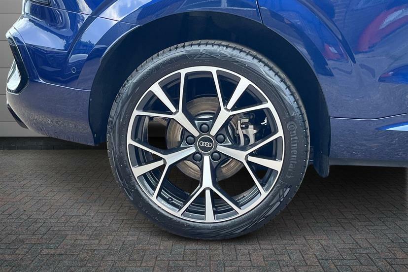 Audi Q3 1.5 E-hybrid Launch Edition S Tronic EF75KXB Blue #5