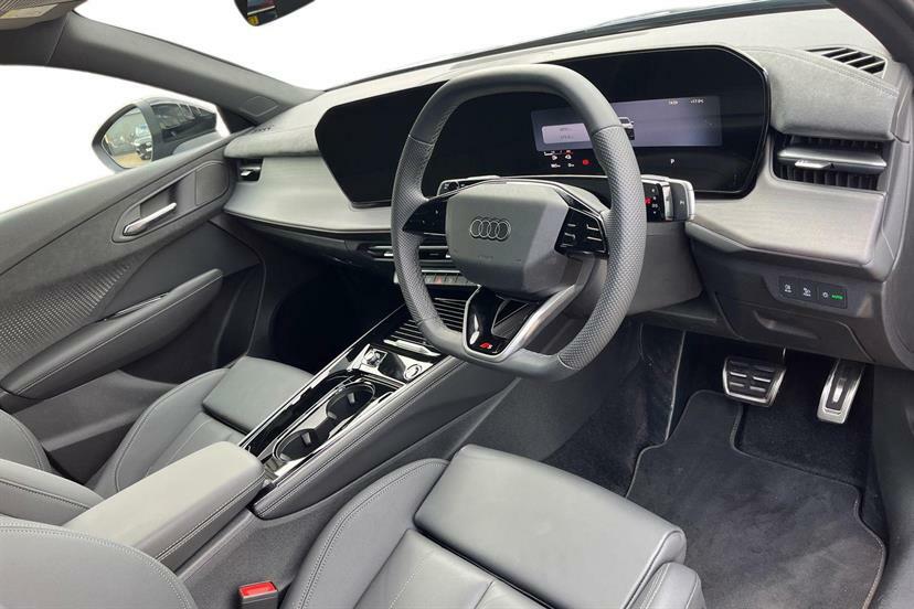 Audi Q3 1.5 E-hybrid Launch Edition S Tronic EF75KXB Blue #6