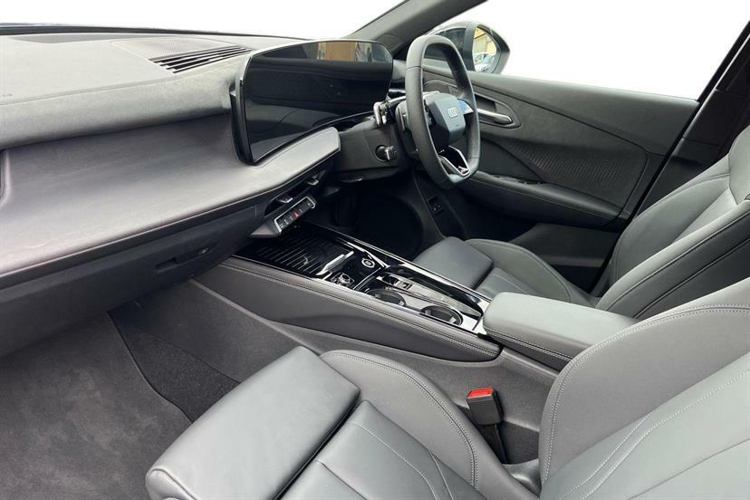 Audi Q3 1.5 E-hybrid Launch Edition S Tronic EF75KXB Blue #2