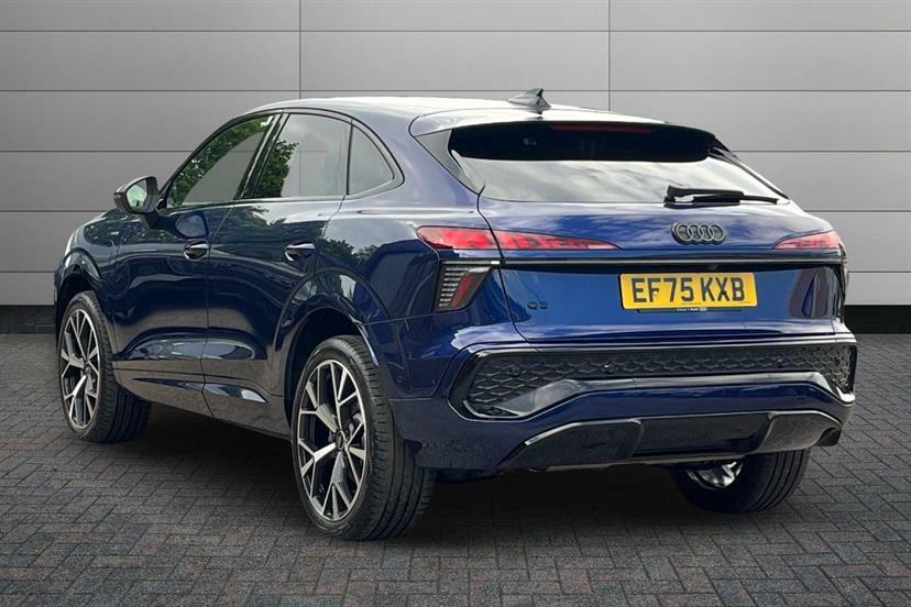 Audi Q3 1.5 E-hybrid Launch Edition S Tronic EF75KXB Blue #3
