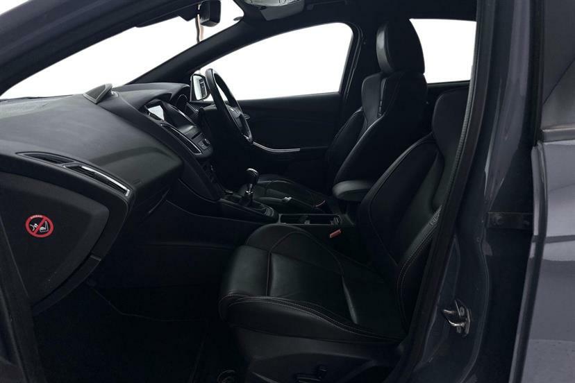 Ford Focus 2.0T Ecoboost St-3 EY66KDU #2