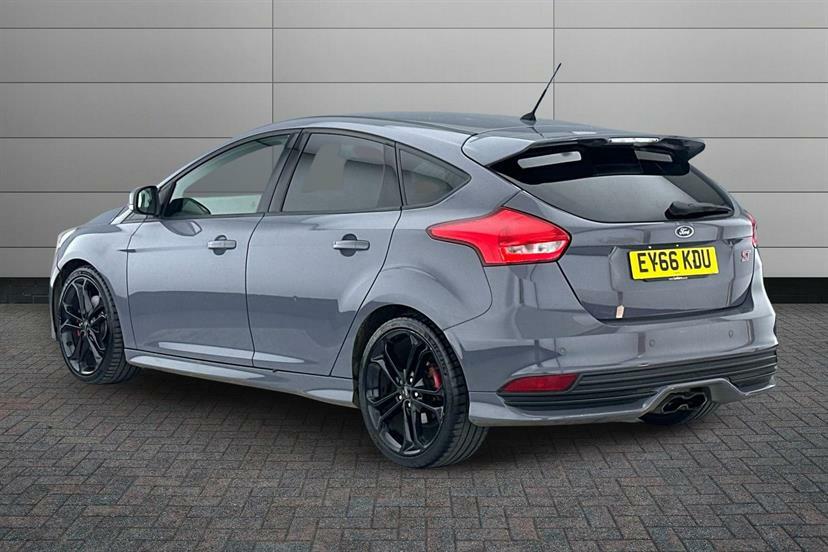 Ford Focus 2.0T Ecoboost St-3 EY66KDU #3