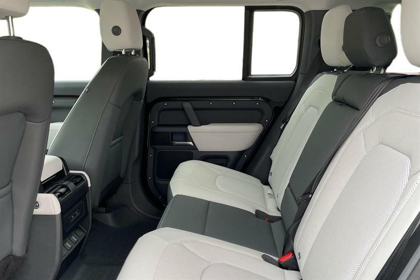 Land Rover Defender 110 2.0 P300e X-dynamic Se 110 BW75UML Black #4