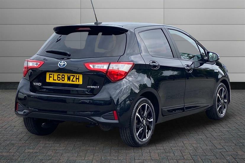 Toyota Yaris 1.5 Hybrid Design Cvt FL68WZH Black #2