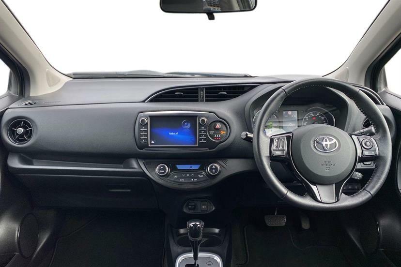 Toyota Yaris 1.5 Hybrid Design Cvt FL68WZH Black #5