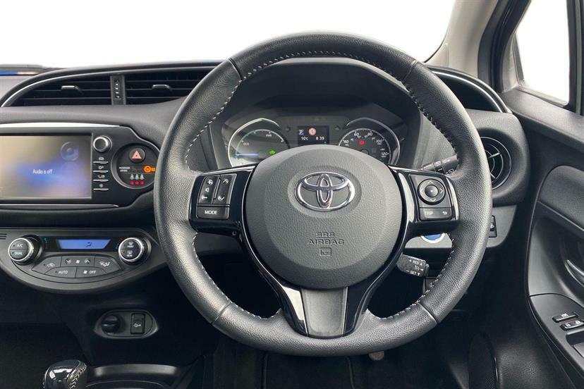 Toyota Yaris 1.5 Hybrid Design Cvt FL68WZH Black #6