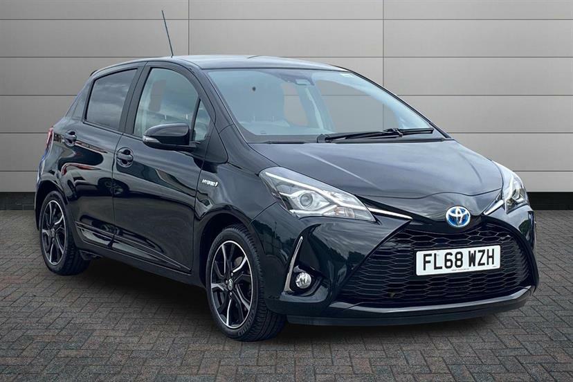 Toyota Yaris 1.5 Hybrid Design Cvt Black