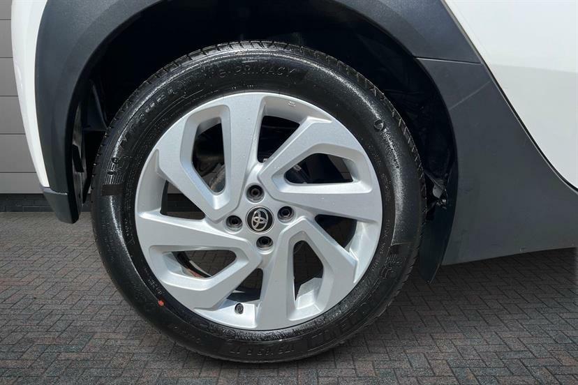 Toyota Aygo X 1.0 Vvt-i Pure MK72HYG White #5