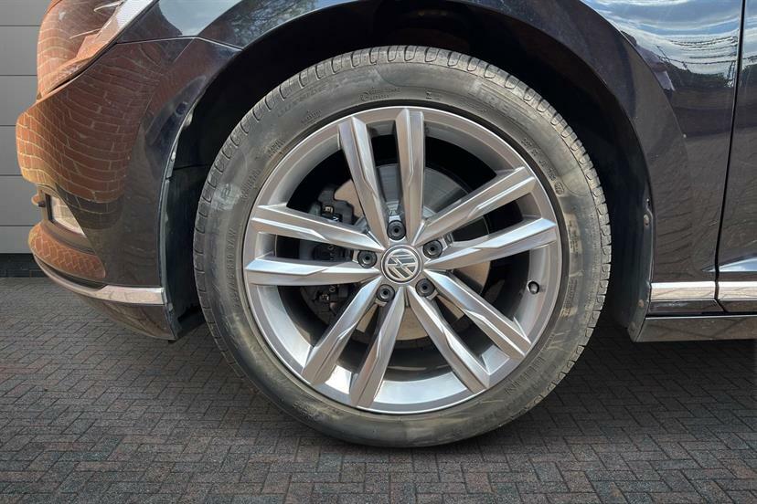 Volkswagen Passat 2.0 Tdi Scr 190 Gt Dsg Black #5