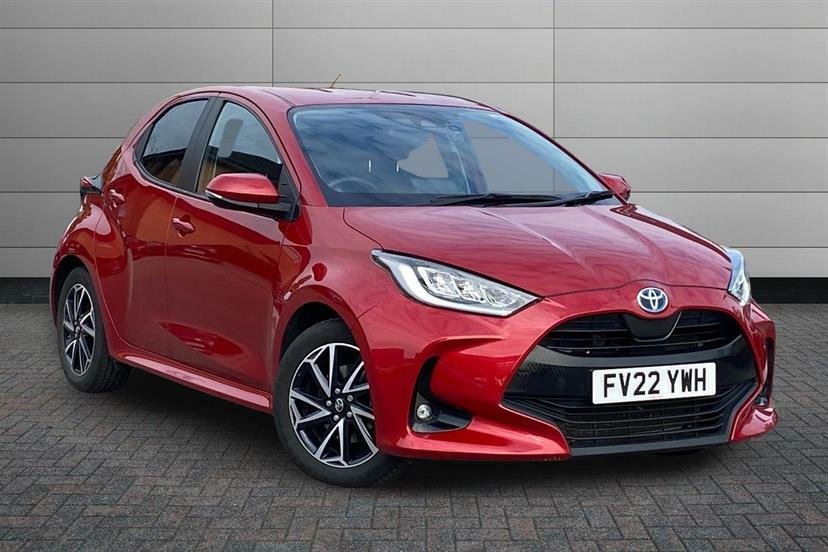Toyota Yaris 1.5 Hybrid Design Cvt Red