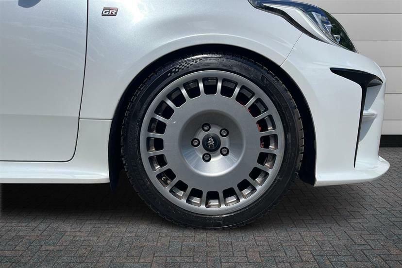 Toyota Yaris 1.6 Awd Circuit Pack GU21XYV White #5