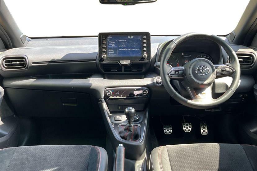 Toyota Yaris 1.6 Awd Circuit Pack GU21XYV White #6