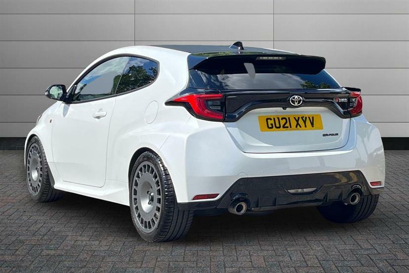 Toyota Yaris 1.6 Awd Circuit Pack GU21XYV White #3