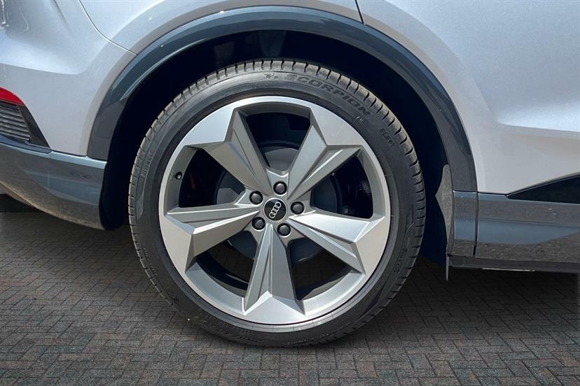 Audi Q4 E Tron 210Kw 45 82Kwh Black Edition EA26VDC #5