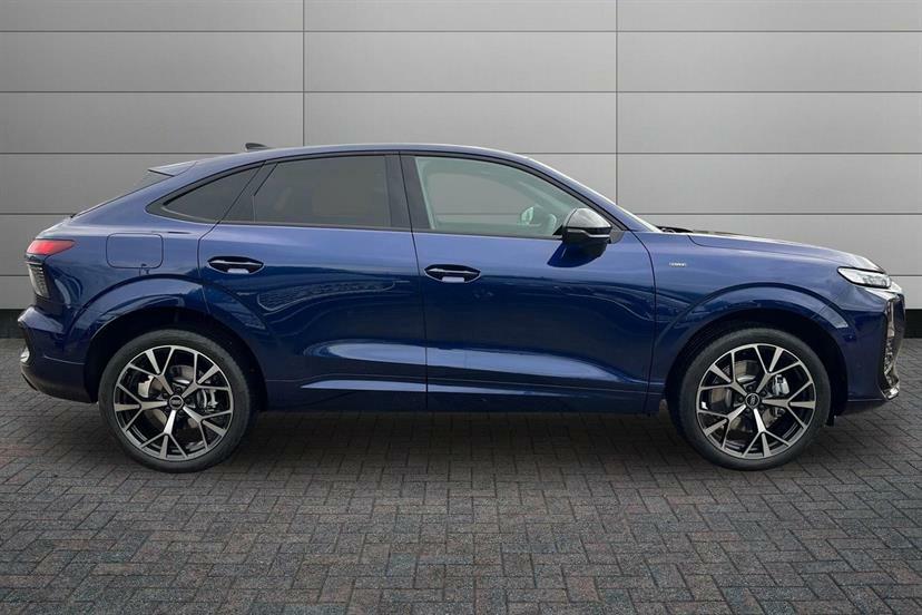 Audi Q3 1.5 E-hybrid Edition 1 S Tronic Soundvision LS26WYA Blue #4