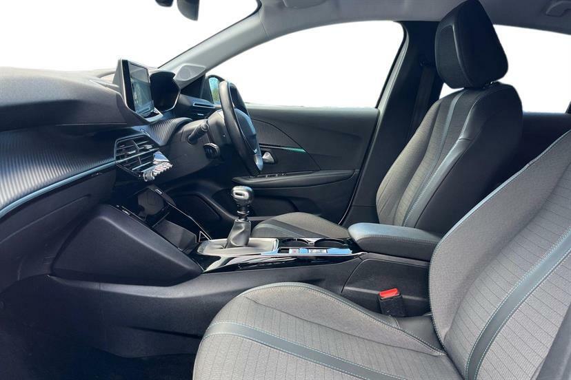 Peugeot 208 1.2 Puretech 100 Allure FE70GXX White #2