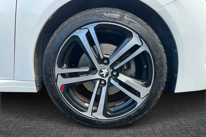 Peugeot 208 1.2 Puretech 100 Allure FE70GXX White #5