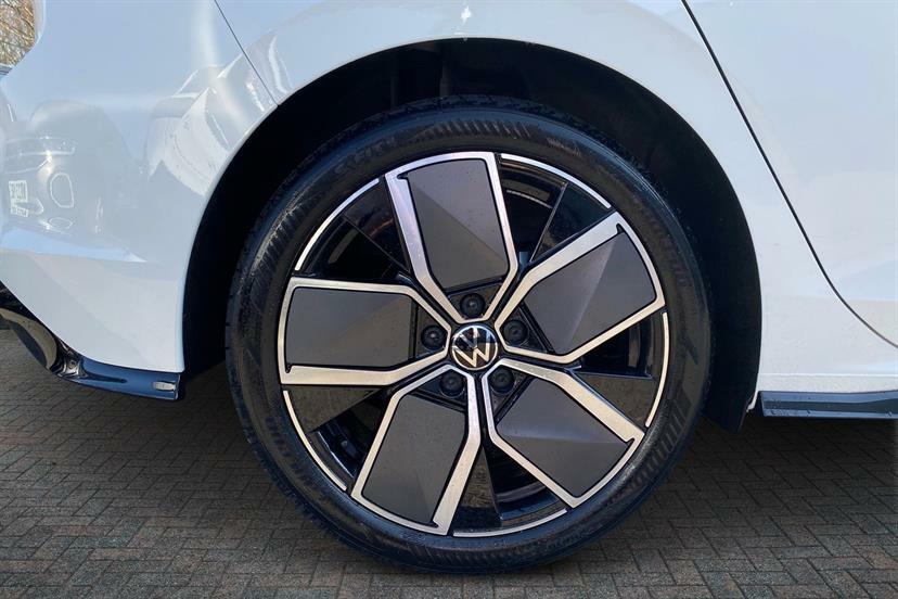 Volkswagen Golf 1.5 Etsi 150 Black Edition Dsg MV26YPZ White #5