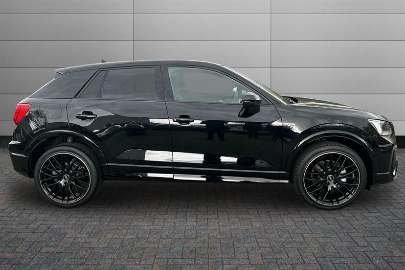 Audi Q2 35 Tfsi Black Edition S Tronic Tech LN26KUG Black #4