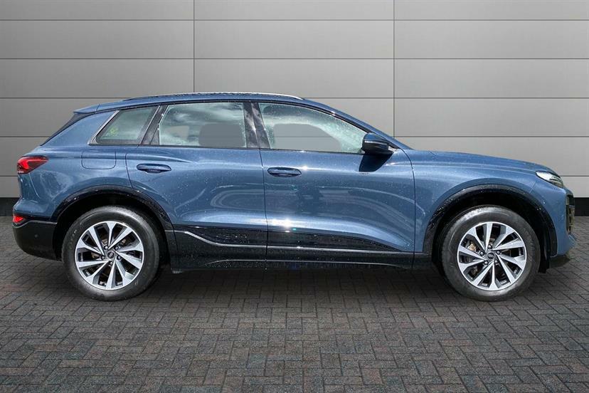 Audi Q6 E-Tron 225Kw Performance 100Kwh Sport RJ74UJP Blue #4