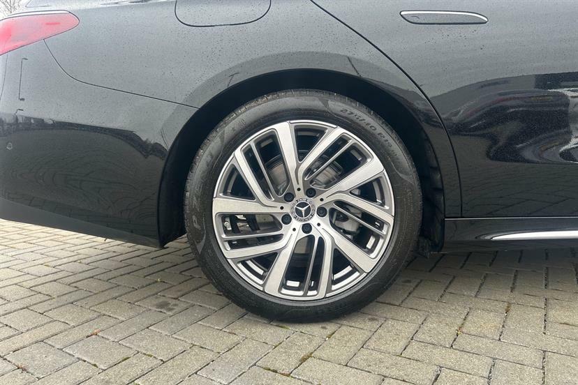 Mercedes-Benz E Class E220d Exclusive Premium 9G-tronic Black #4