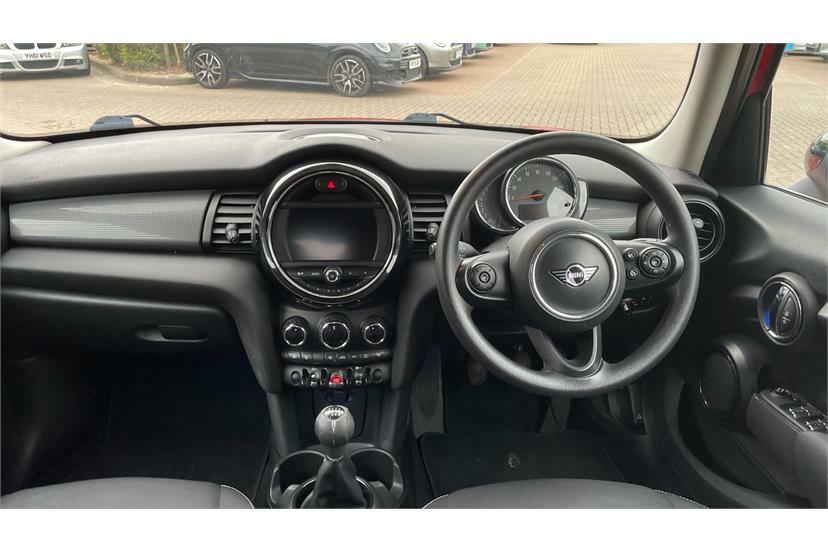 Mini Hatch 1.5 Cooper Classic II MV68BWN Red #4