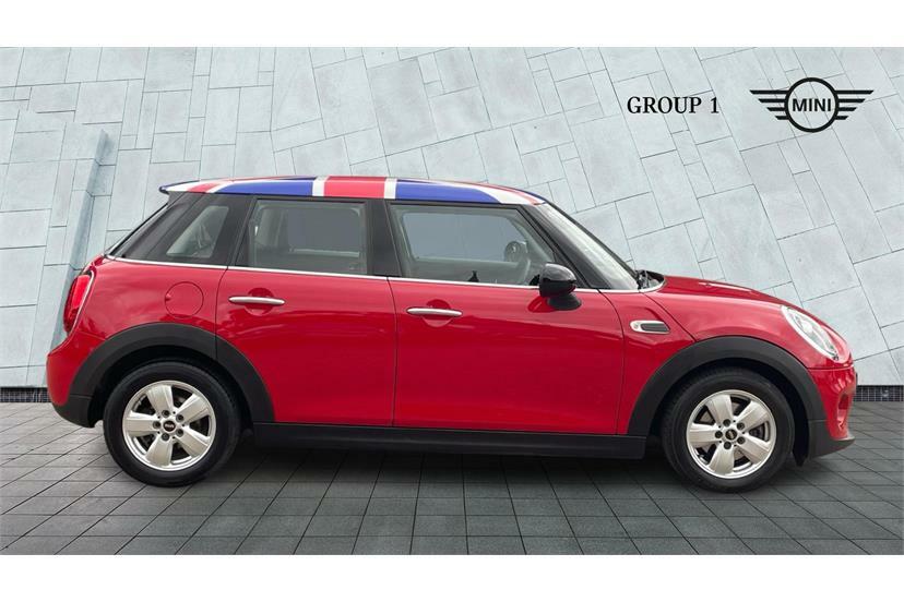 Mini Hatch 1.5 Cooper Classic II MV68BWN Red #3